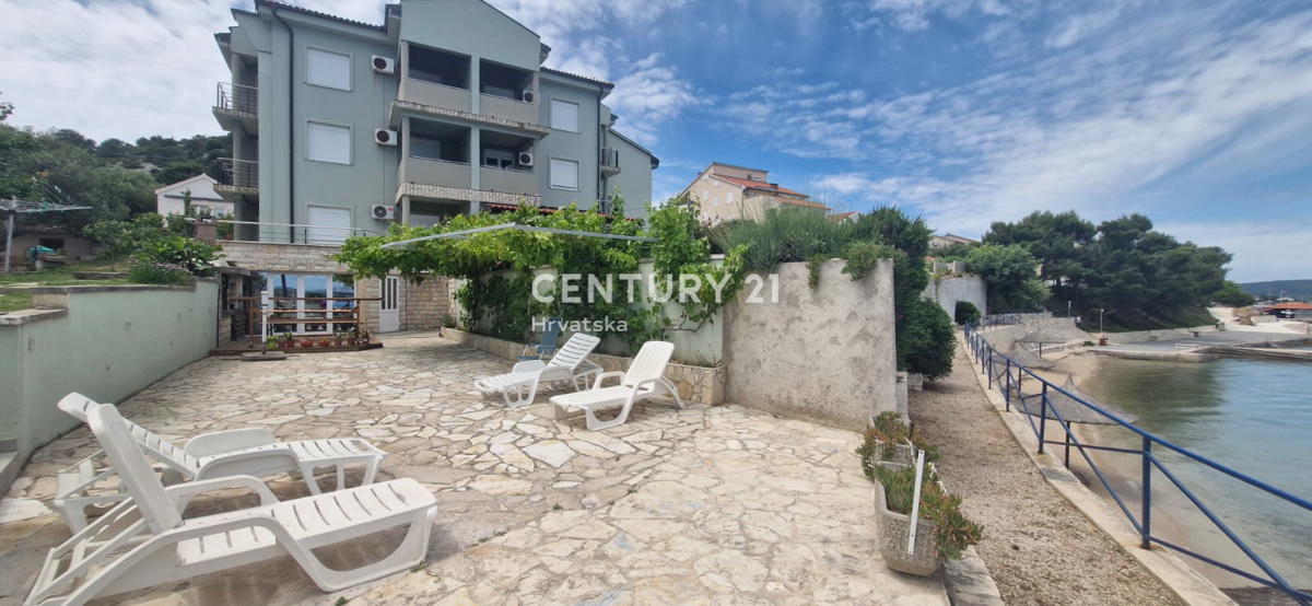 Tkon - isola di Pašman, appartamento con due camere da letto con vista mare e vicino alla spiaggia