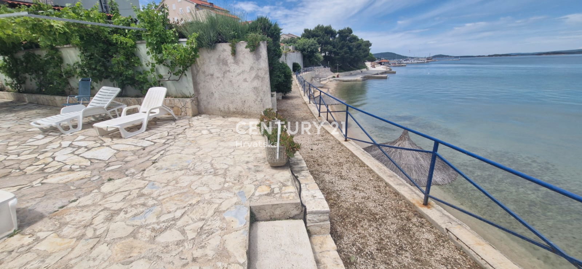 Tkon - isola di Pašman, appartamento con due camere da letto con vista mare e vicino alla spiaggia