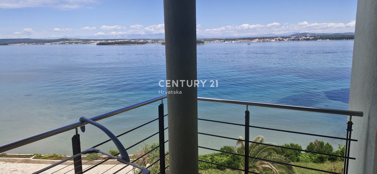 Tkon - isola di Pašman, appartamento con due camere da letto con vista mare e vicino alla spiaggia