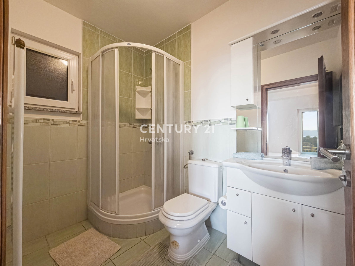 ZADAR, SUKOŠAN, APPARTAMENTO 123 M2, PIANO TERRA, GARAGE, RIPOSTIGLIO, SPLENDIDA VISTA SUL MARE