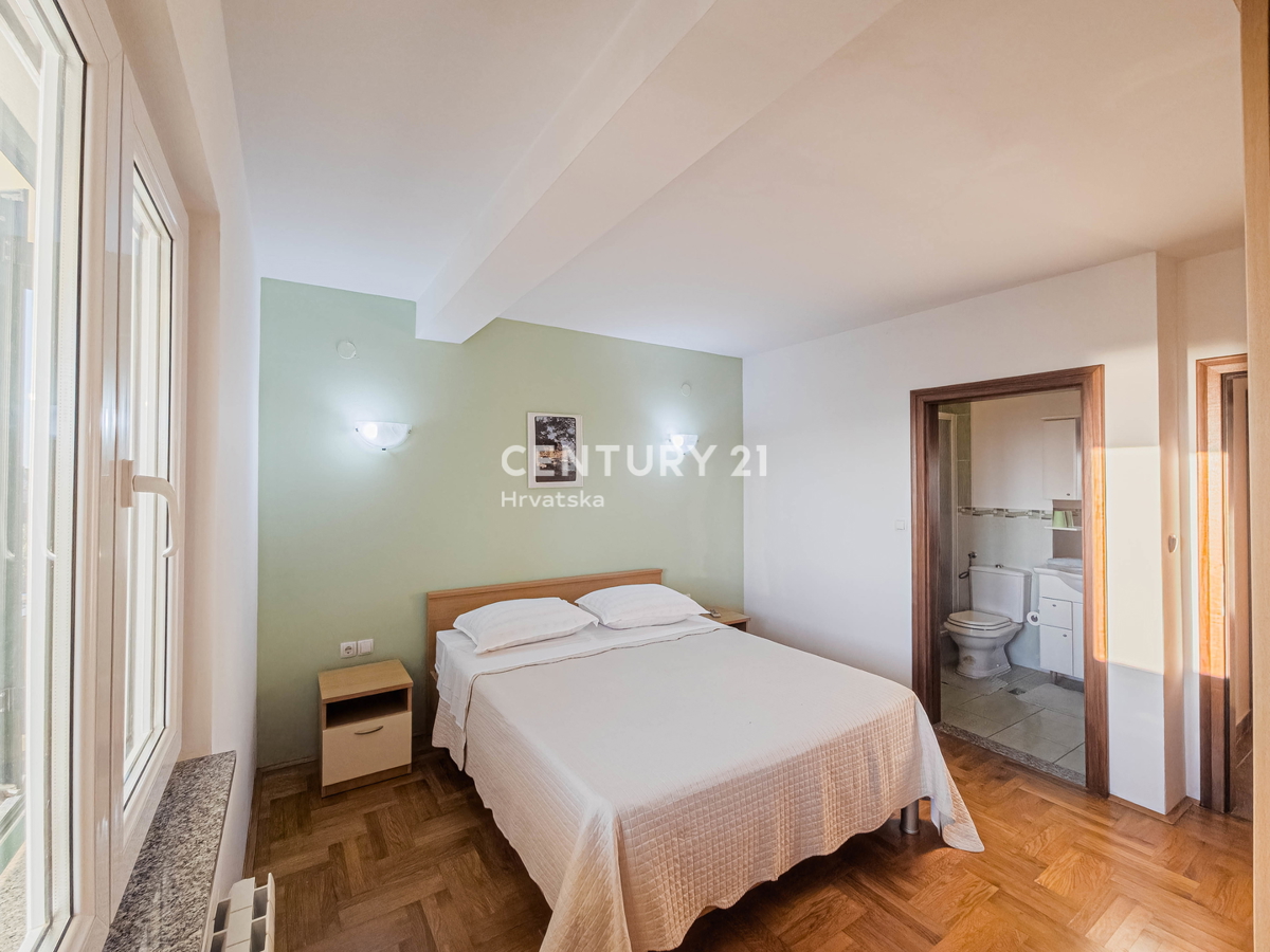 ZADAR, SUKOŠAN, APPARTAMENTO 123 M2, PIANO TERRA, GARAGE, RIPOSTIGLIO, SPLENDIDA VISTA SUL MARE