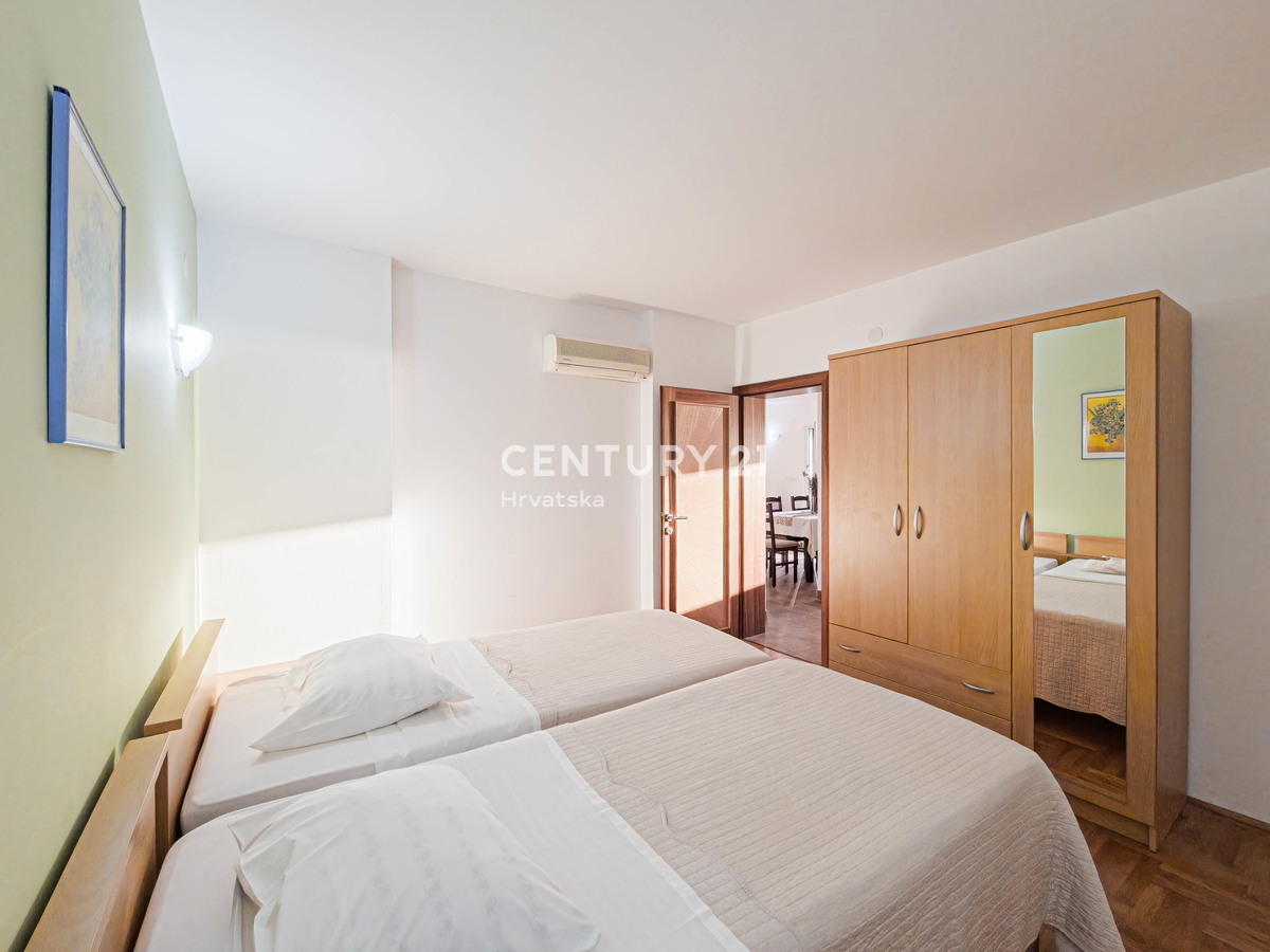 ZADAR, SUKOŠAN, APPARTAMENTO 123 M2, PIANO TERRA, GARAGE, RIPOSTIGLIO, SPLENDIDA VISTA SUL MARE