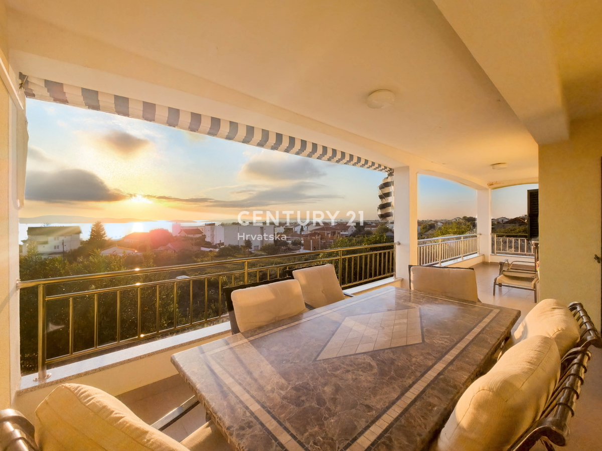 ZADAR, SUKOŠAN, APPARTAMENTO 123 M2, PIANO TERRA, GARAGE, RIPOSTIGLIO, SPLENDIDA VISTA SUL MARE