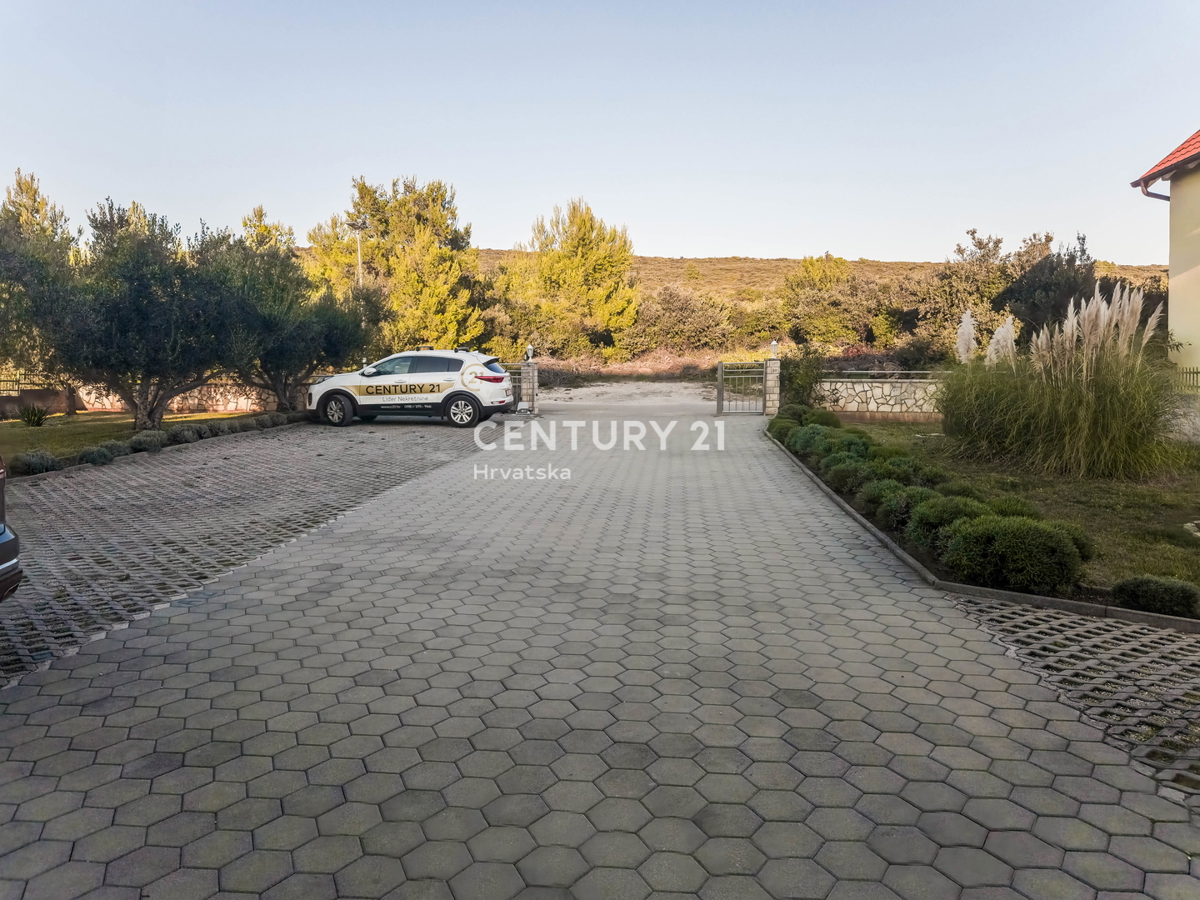 ZADAR, SUKOŠAN, APPARTAMENTO 123 M2, PIANO TERRA, GARAGE, RIPOSTIGLIO, SPLENDIDA VISTA SUL MARE