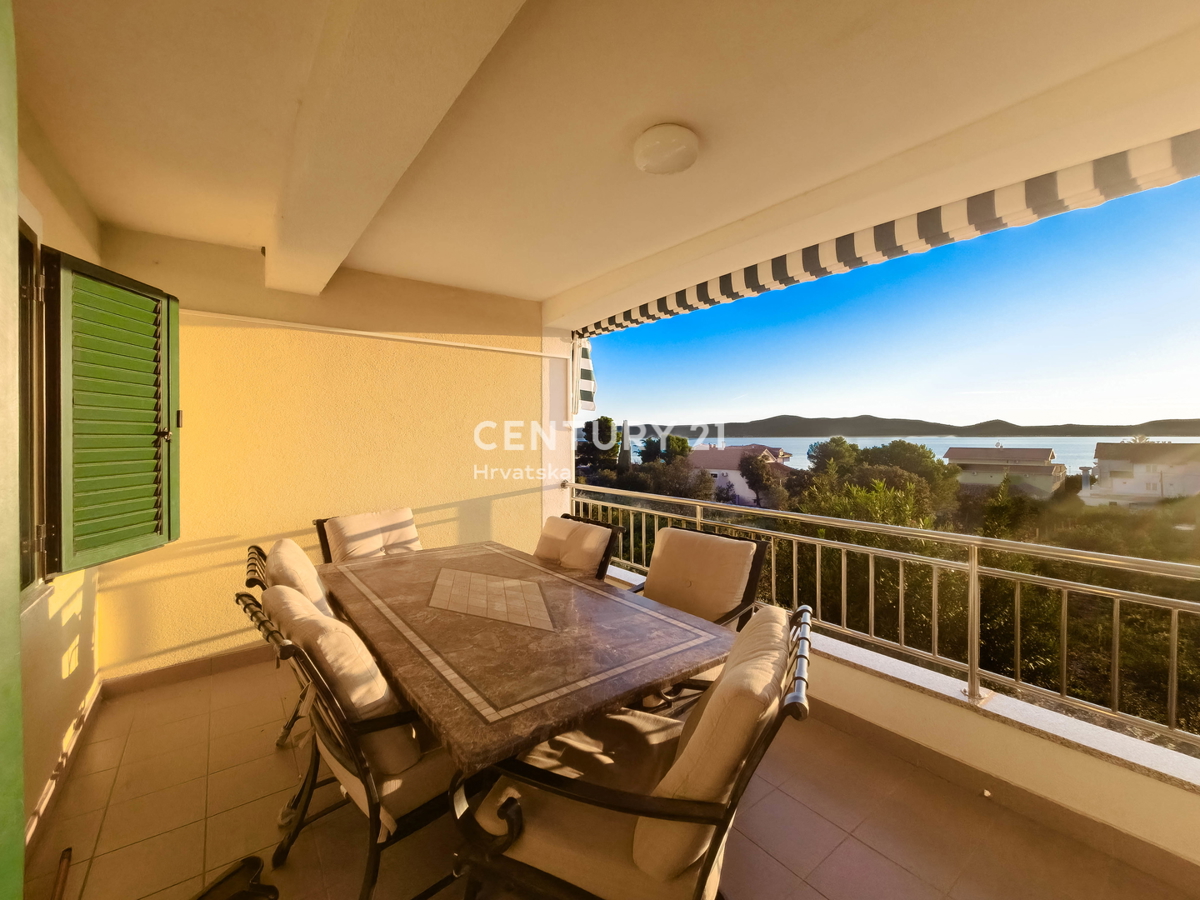 ZADAR, SUKOŠAN, APPARTAMENTO 123 M2, PIANO TERRA, GARAGE, RIPOSTIGLIO, SPLENDIDA VISTA SUL MARE