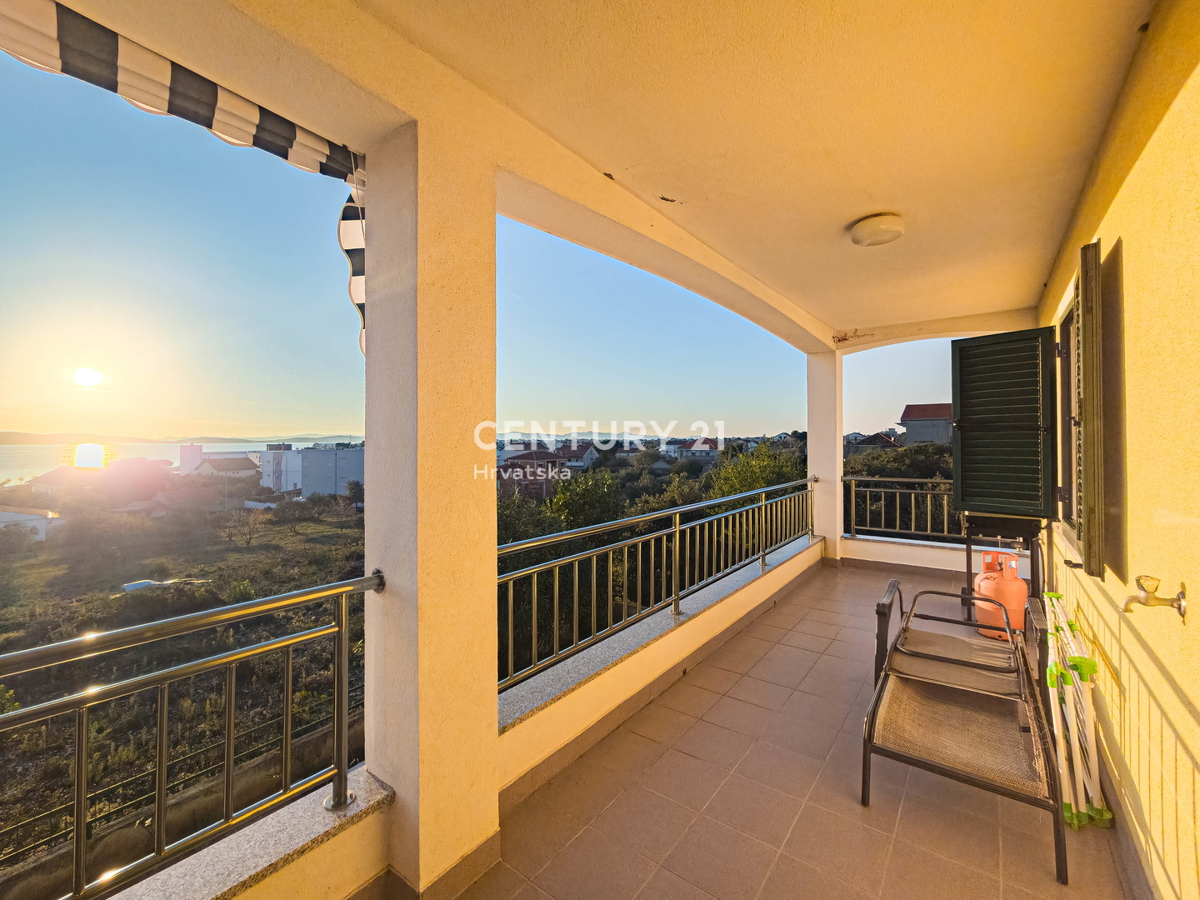 ZADAR, SUKOŠAN, APPARTAMENTO 123 M2, PIANO TERRA, GARAGE, RIPOSTIGLIO, SPLENDIDA VISTA SUL MARE