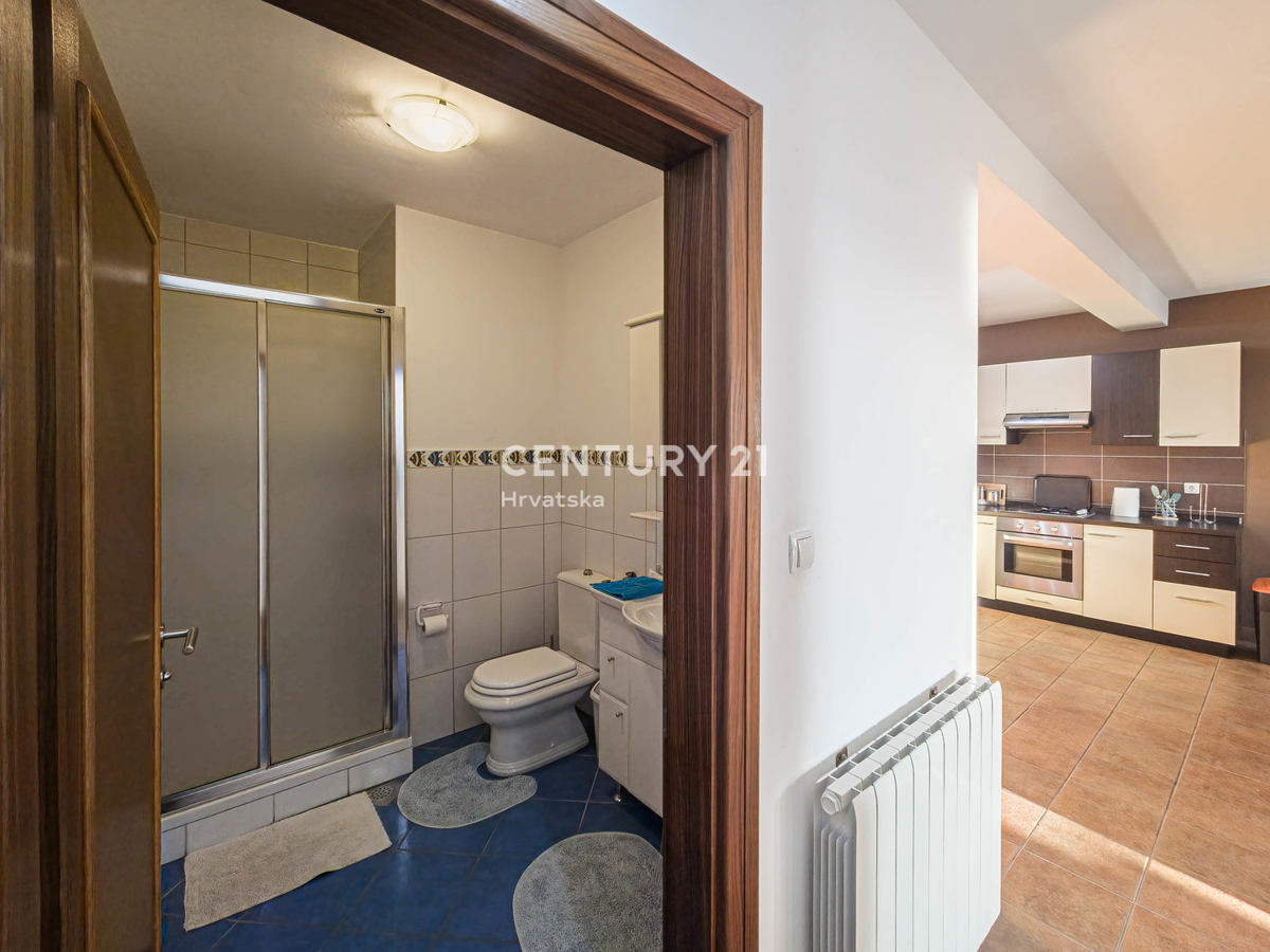 ZADAR, SUKOŠAN, APPARTAMENTO 123 M2, PIANO TERRA, GARAGE, RIPOSTIGLIO, SPLENDIDA VISTA SUL MARE