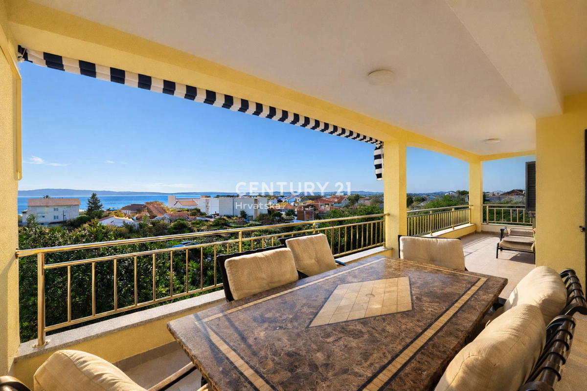 SCONTATO!!! SUKOŠAN, APPARTAMENTO 123 M2, PIANO TERRA, GARAGE, RIPOSTIGLIO, SPLENDIDA VISTA SUL MARE