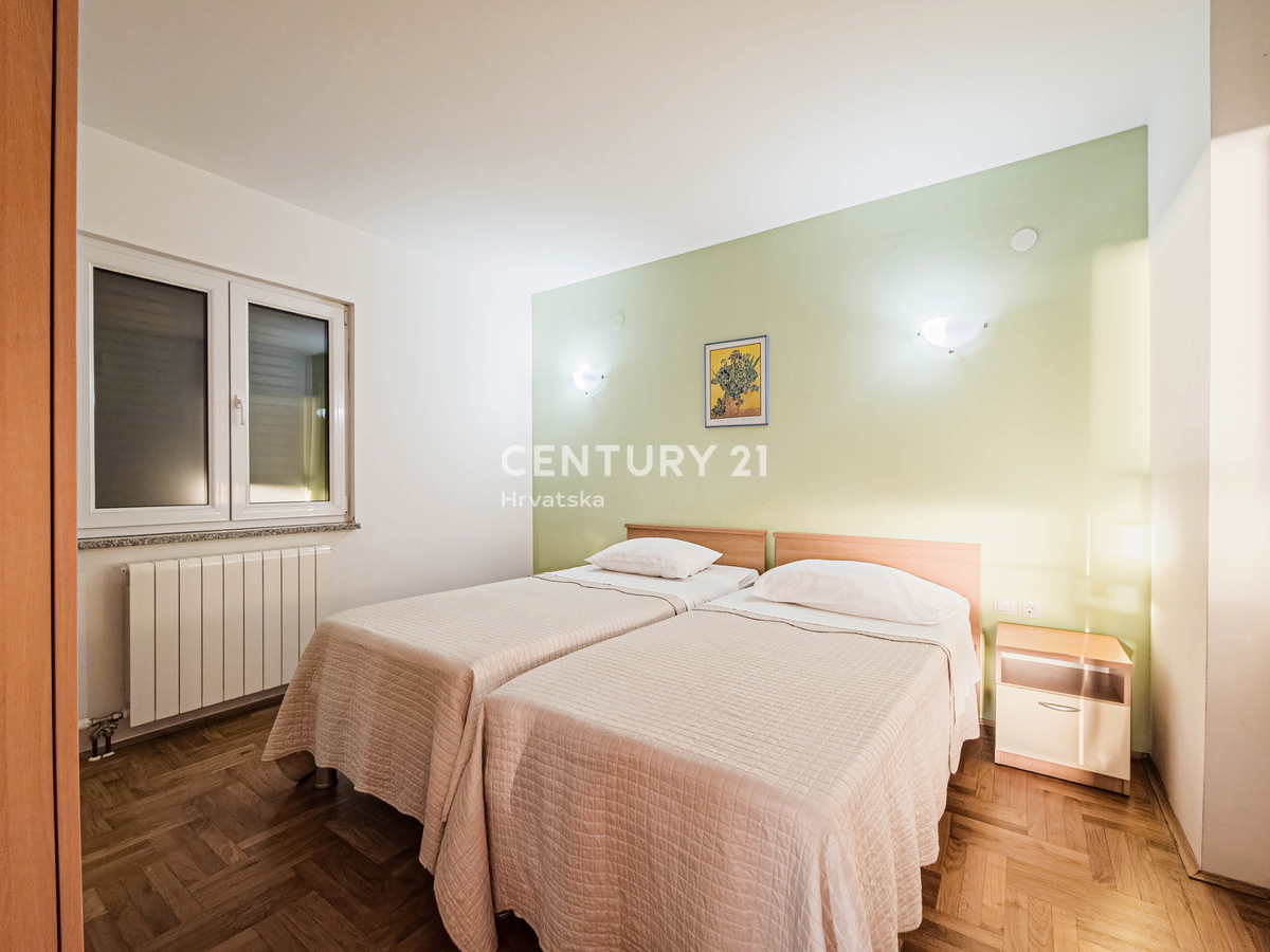 ZADAR, SUKOŠAN, APPARTAMENTO 123 M2, PIANO TERRA, GARAGE, RIPOSTIGLIO, SPLENDIDA VISTA SUL MARE