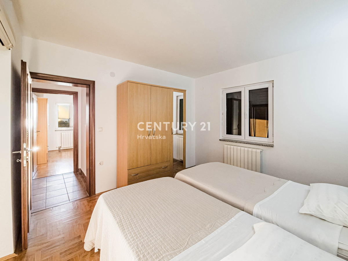 ZADAR, SUKOŠAN, APPARTAMENTO 123 M2, PIANO TERRA, GARAGE, RIPOSTIGLIO, SPLENDIDA VISTA SUL MARE