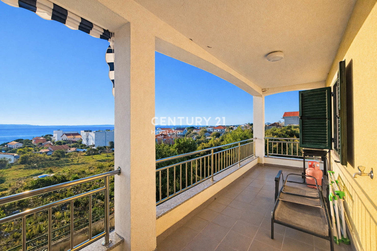 SCONTATO!!! SUKOŠAN, APPARTAMENTO 123 M2, PIANO TERRA, GARAGE, RIPOSTIGLIO, SPLENDIDA VISTA SUL MARE