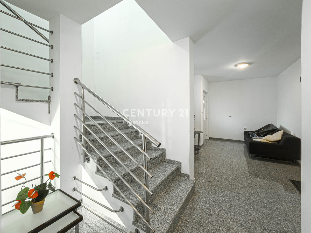 ZADAR, SUKOŠAN, APPARTAMENTO 123 M2, PIANO TERRA, GARAGE, RIPOSTIGLIO, SPLENDIDA VISTA SUL MARE