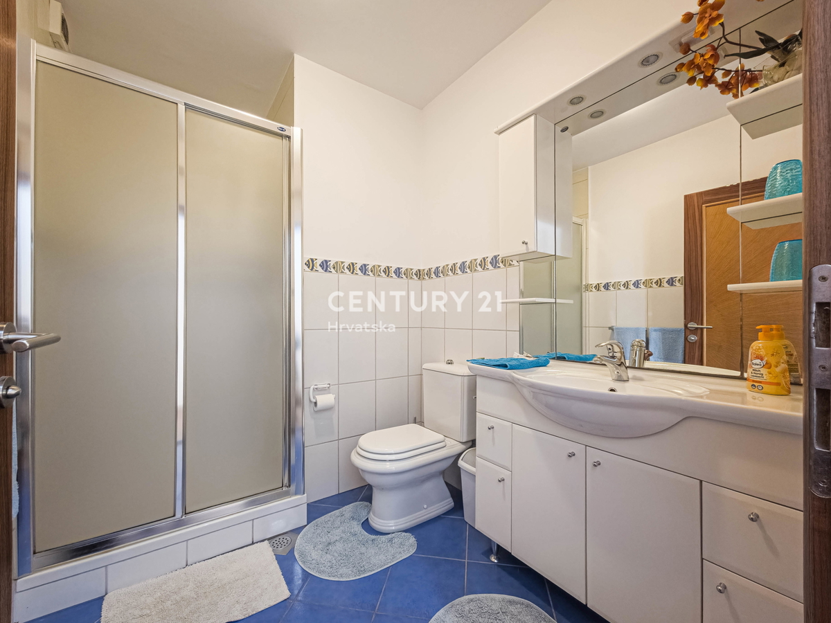 ZADAR, SUKOŠAN, APPARTAMENTO 123 M2, PIANO TERRA, GARAGE, RIPOSTIGLIO, SPLENDIDA VISTA SUL MARE