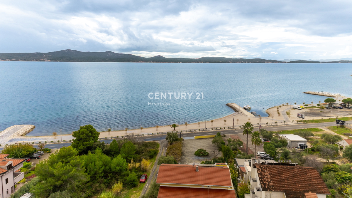 ZADAR, SUKOŠAN, APPARTAMENTO 123 M2, PIANO TERRA, GARAGE, RIPOSTIGLIO, SPLENDIDA VISTA SUL MARE