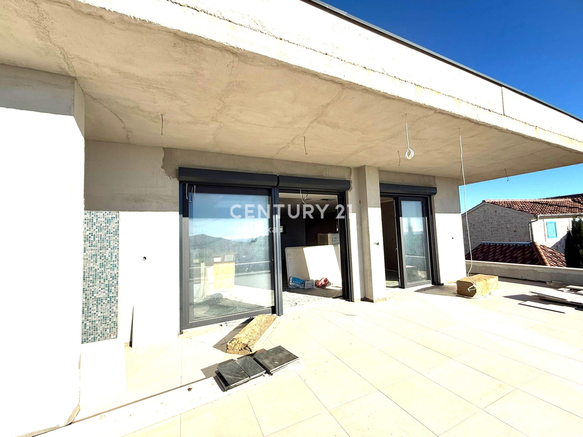 Primošten - villa con piscina e vista sulla città e sul mare