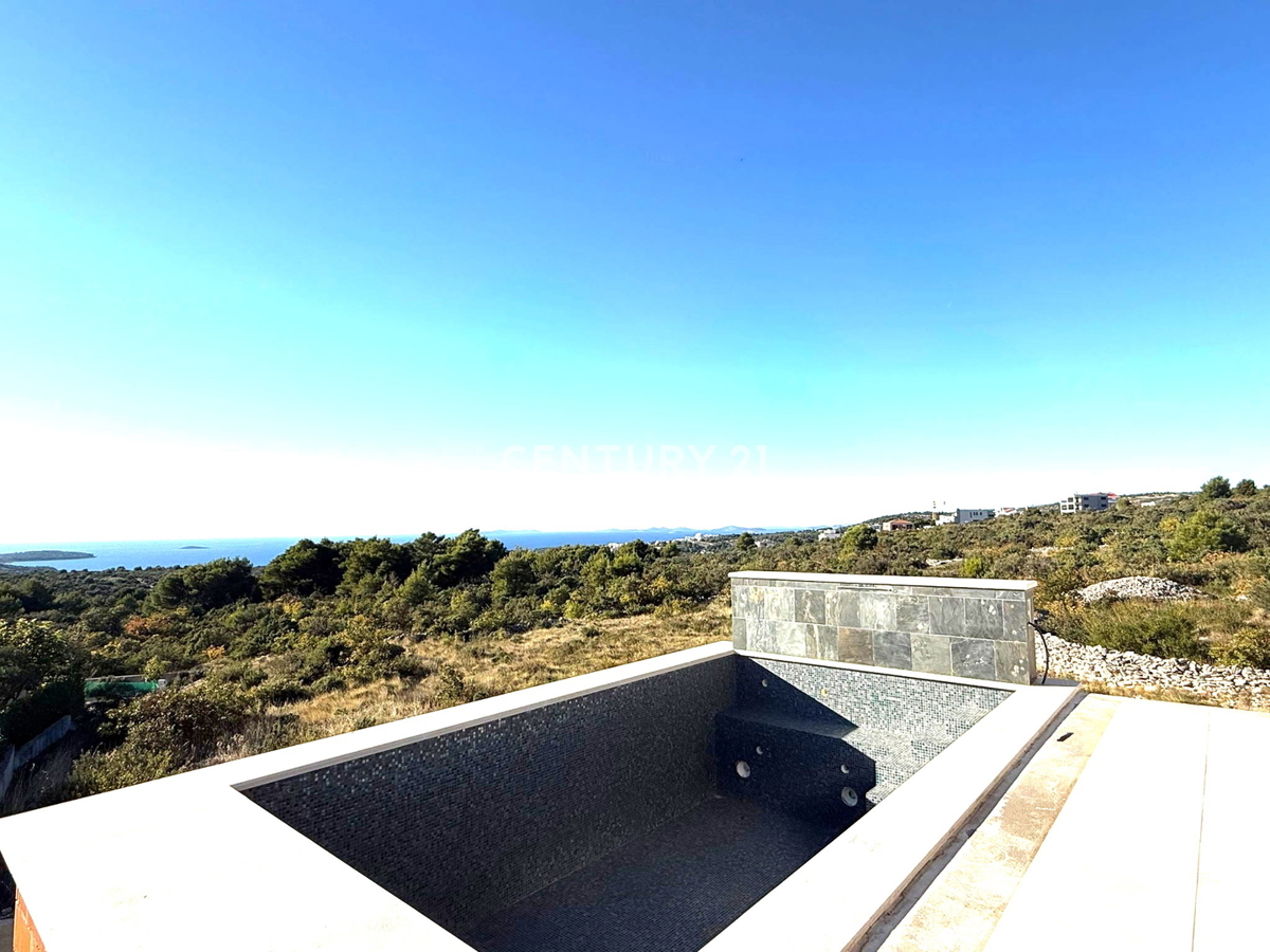 Primošten - villa con piscina e vista sulla città e sul mare