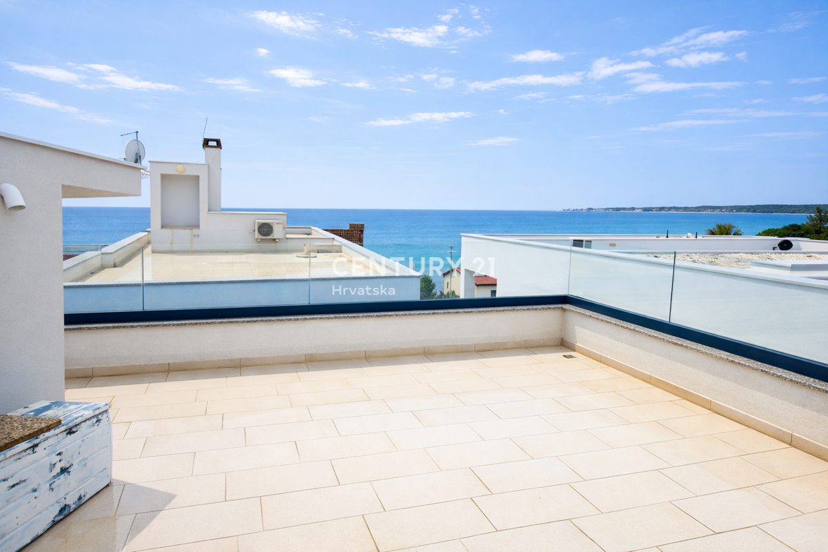 Vir – appartamento con terrazza sul tetto e vista panoramica sul mare, a 40 m dal mare