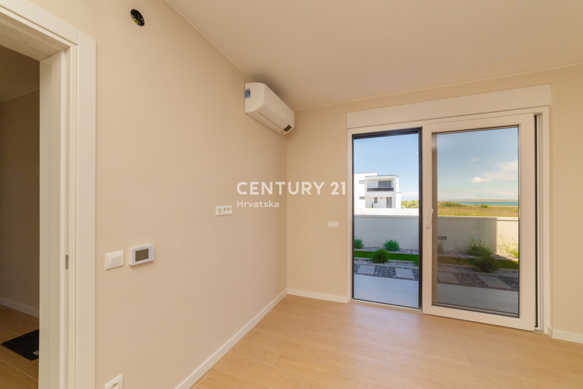 Privlaka, Sabunike, villa moderna con piscina, 5 camere da letto, 4 bagni, 250 m dal mare