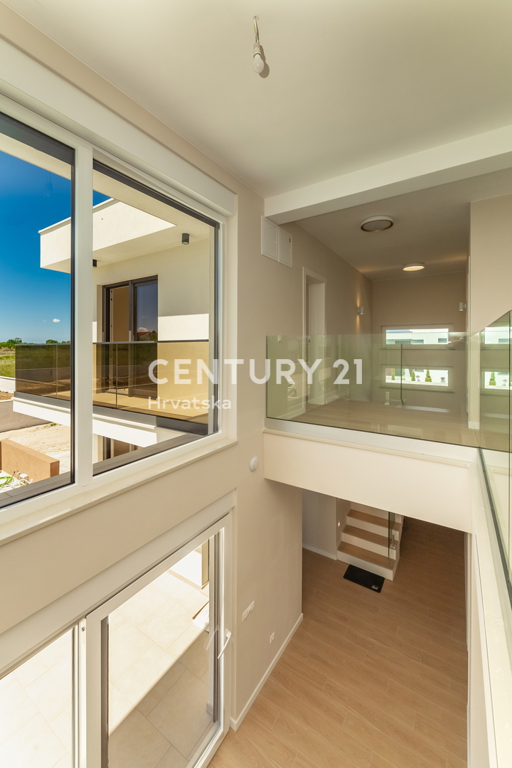 Privlaka, Sabunike, villa moderna con piscina, 5 camere da letto, 4 bagni, 250 m dal mare