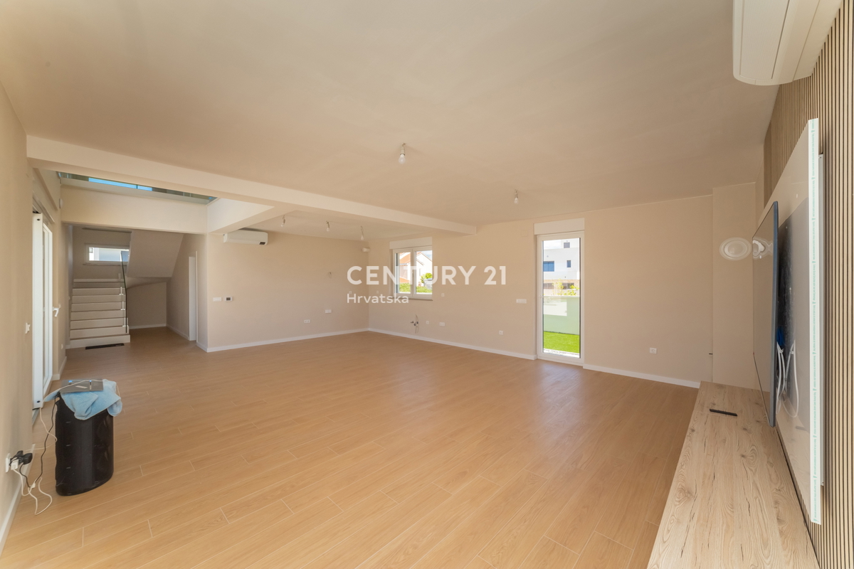 Privlaka, Sabunike, villa moderna con piscina, 5 camere da letto, 4 bagni, 250 m dal mare