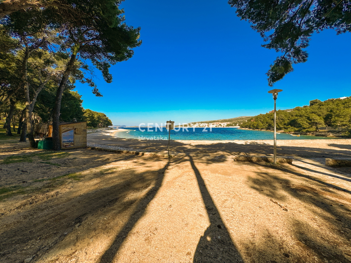 RIBOLJENO! Primošten, 2,5-sobni stan s pogledom na more, garaža, namješten, odmah useljiv