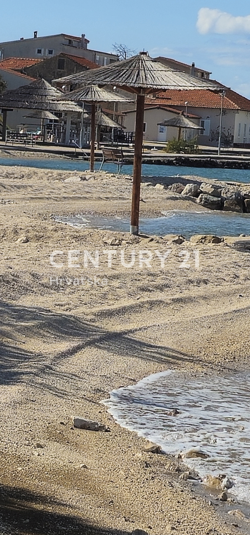 Pašman, Dobropoljana, grande terreno sul lato destro della strada con una splendida vista sul mare