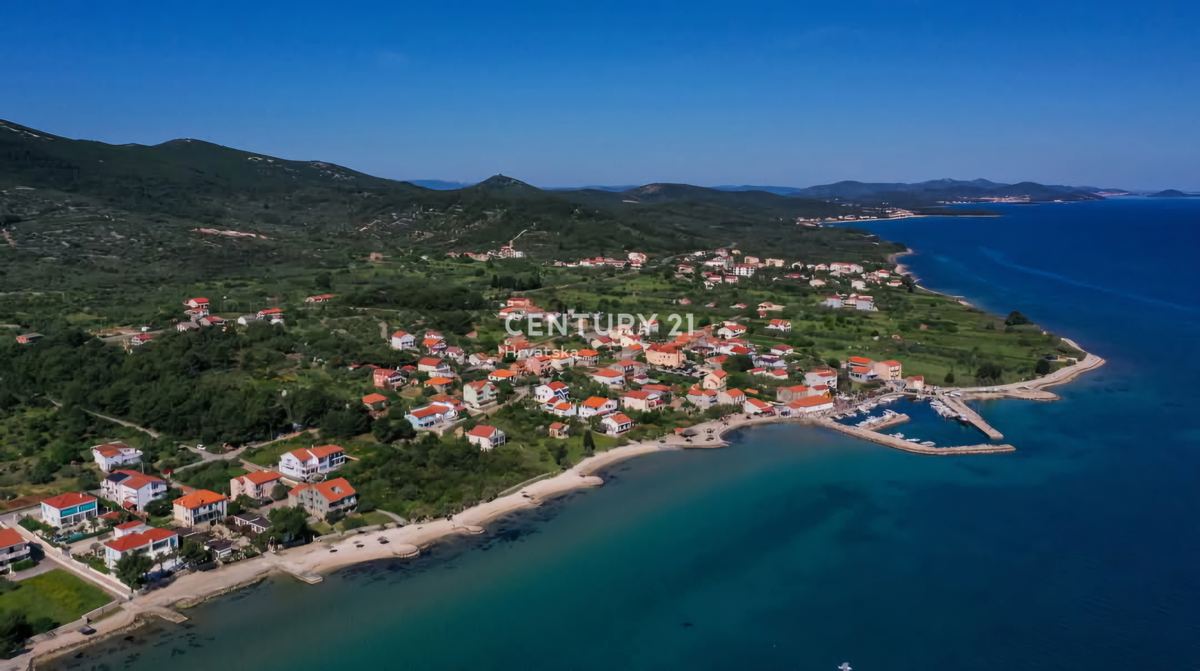 Pašman, Dobropoljana, grande terreno sul lato destro della strada con una splendida vista sul mare