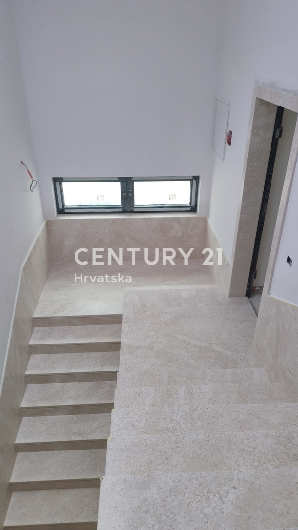 ZADAR, BILI BRIG, NUOVA COSTRUZIONE DI LUSSO, 3,5 VANI-110 m2, PIANO TERRA, GIARDINO