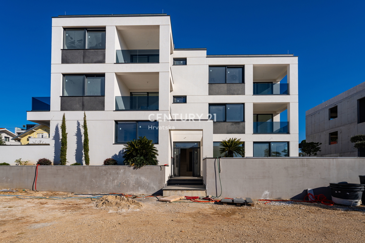 ZADAR, BILI BRIG, NUOVA COSTRUZIONE DI LUSSO, 3,5 VANI-110 m2, PIANO TERRA, GIARDINO