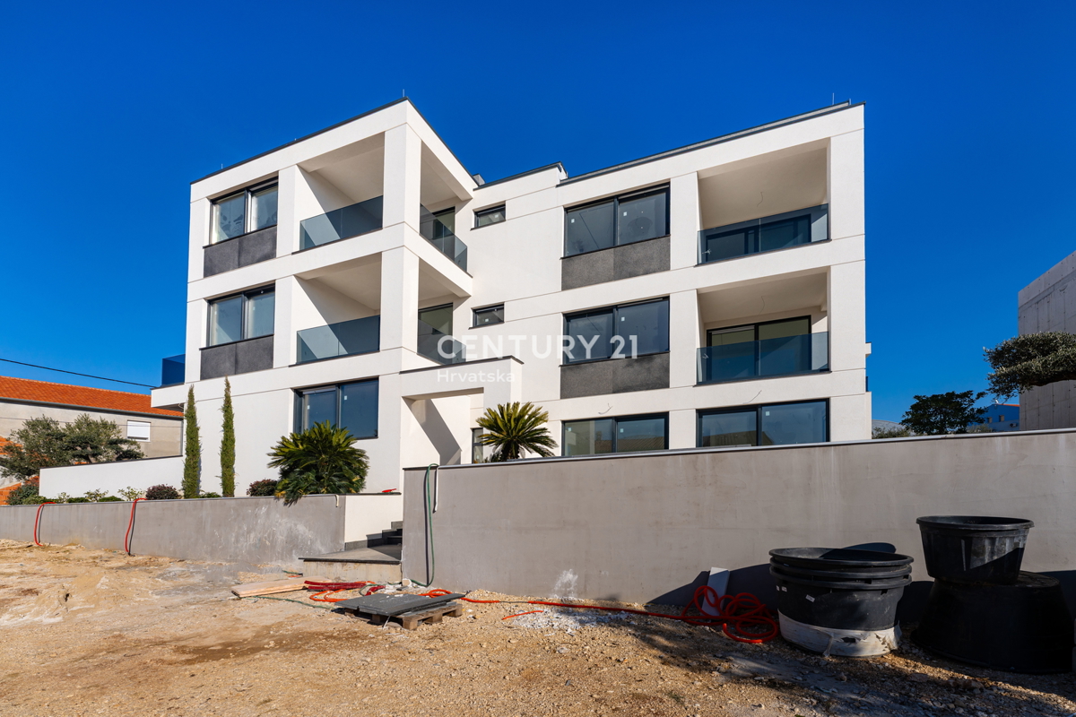 ZADAR, BILI BRIG, NUOVA COSTRUZIONE DI LUSSO, 3,5 VANI-110 m2, PIANO TERRA, GIARDINO