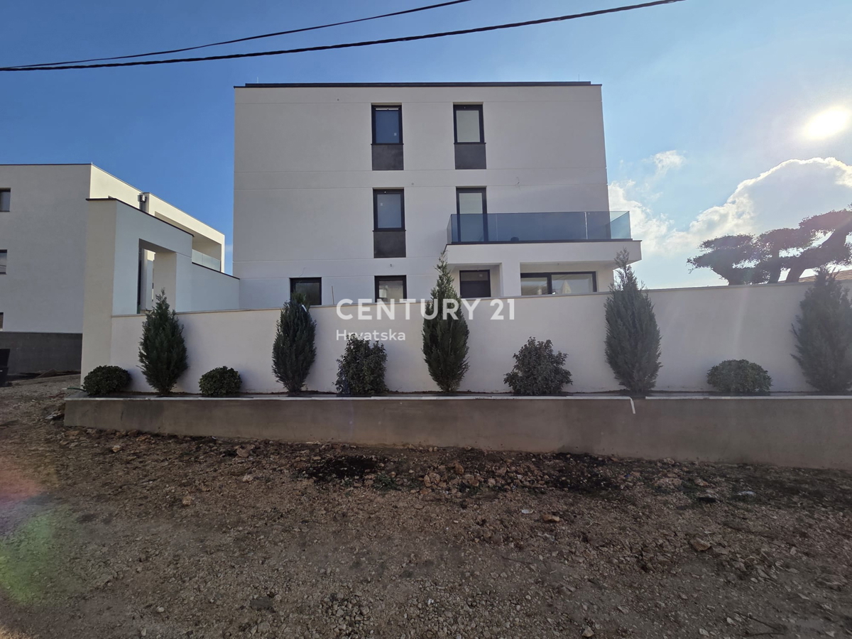 ZADAR, BILI BRIG, NUOVA COSTRUZIONE DI LUSSO, 3,5 VANI-110 m2, PIANO TERRA, GIARDINO