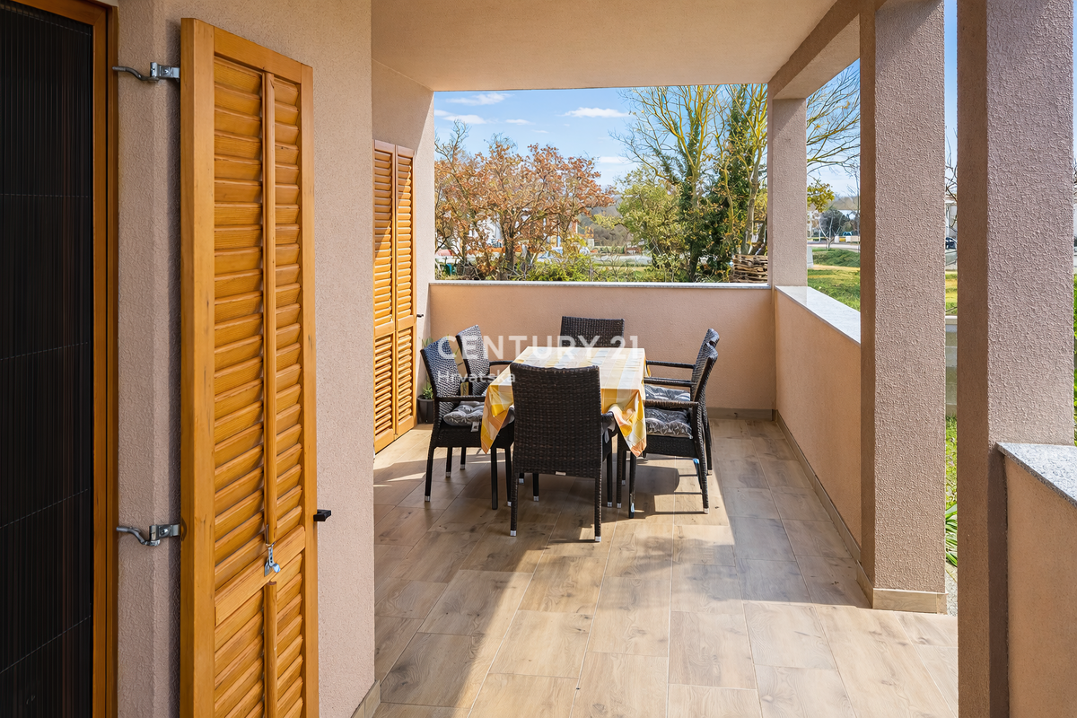 ZADAR, BRIŠEVO, CASA FAMILIARE CON GIARDINO, 145 M2, COMPLETAMENTE RISTRUTTURATA, ARREDATA E SUBITO ABITABILE