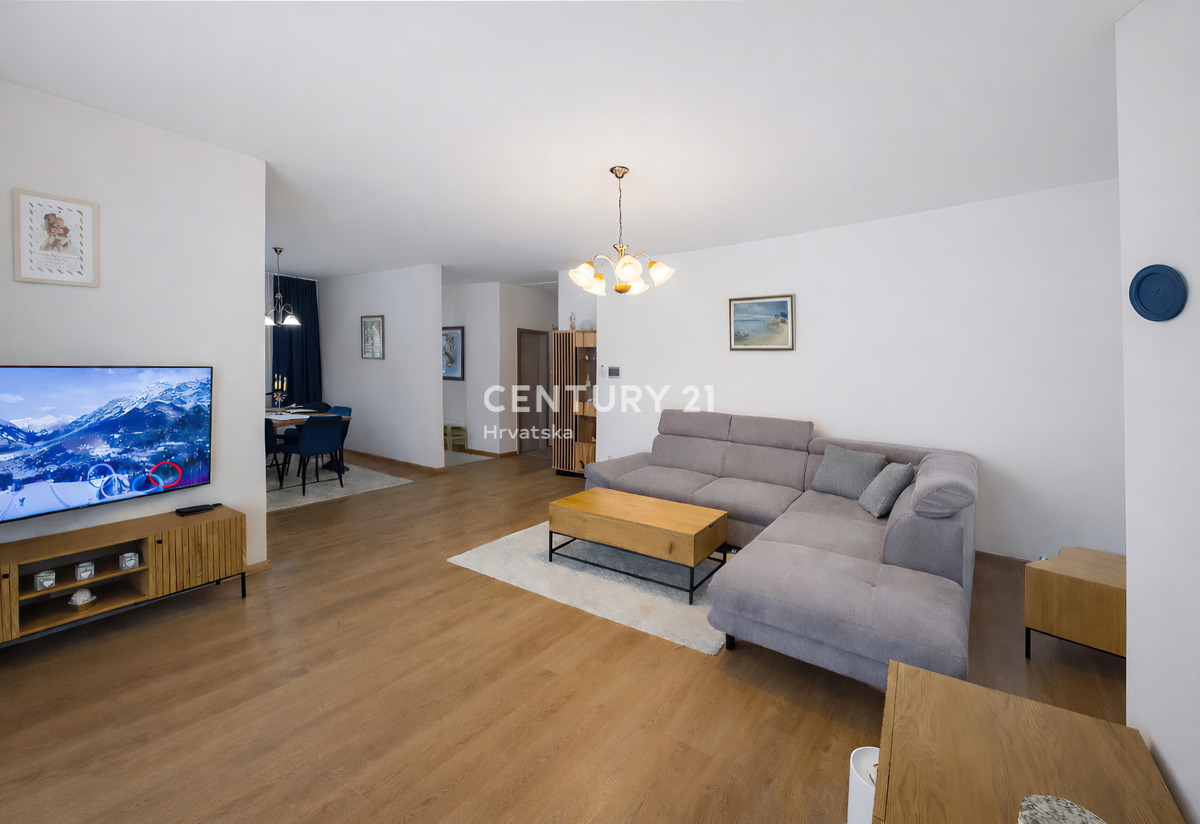 ZADAR, BRIŠEVO, CASA FAMILIARE CON GIARDINO, 145 M2, COMPLETAMENTE RISTRUTTURATA, ARREDATA E SUBITO ABITABILE