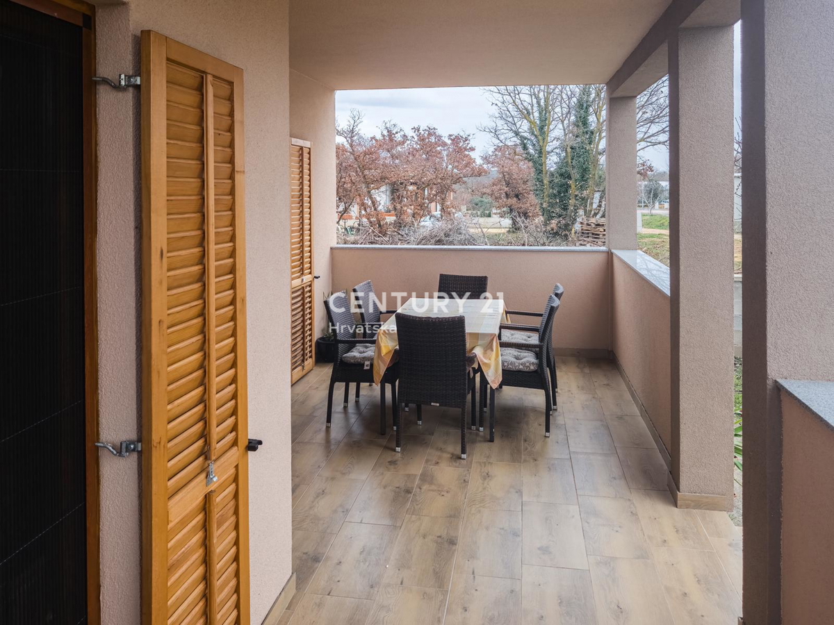 ZADAR, BRIŠEVO, CASA FAMILIARE CON GIARDINO, 145 M2, COMPLETAMENTE RISTRUTTURATA, ARREDATA E SUBITO ABITABILE