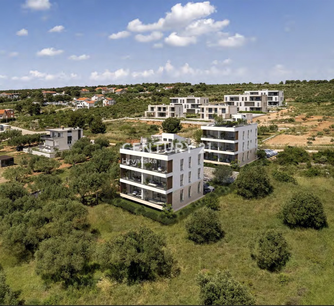 SVETI FILIP JAKOV, APPARTAMENTO 2,5 LOCALI PIANO TERRA 68,26 m2, CORTILE PRIVATO