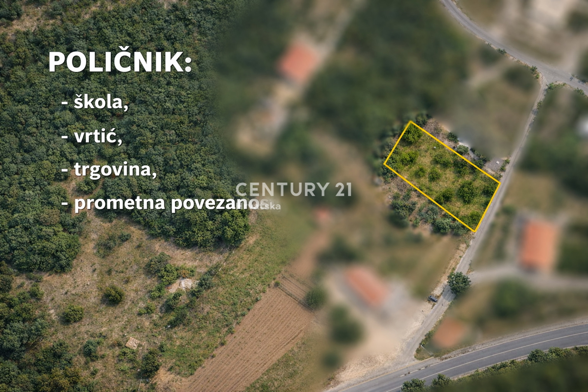 POLIČNIK, TERRENO EDIFICABILE DI 815 m2 ADIACENTE ALLA STRADA