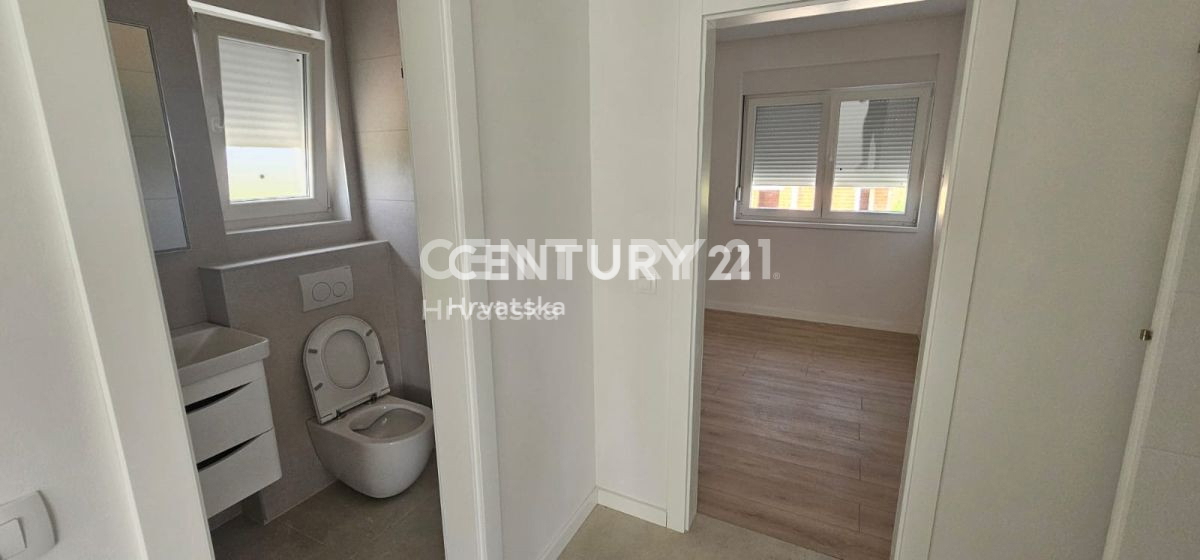 PRIVLAKA-SABUNIKE (DINTORNO DI ZARA) -- APPARTAMENTO BILOCALI AL PRIMO PIANO CON UN ENORME TERRAZZO