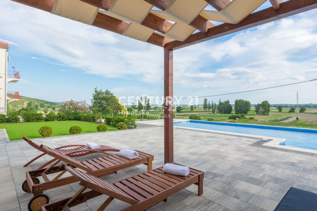 POLAČA, CASA CON PISCINA, VISTA SPLENDIDA, ARREDATA, SUBITO ABITABILE, GARANTISCE OTTIMI REDDITI DAL TURISMO