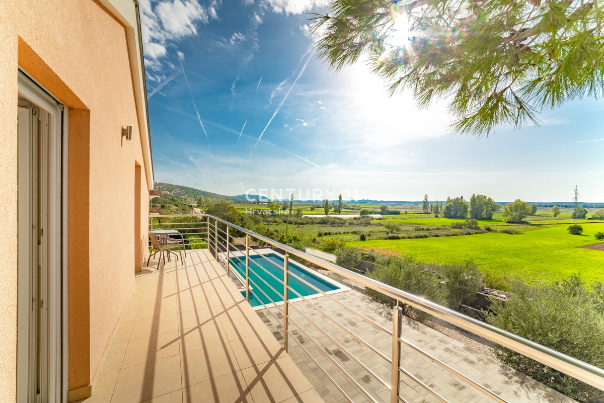 POLAČA, CASA CON PISCINA, VISTA SPLENDIDA, ARREDATA, SUBITO ABITABILE, GARANTISCE OTTIMI REDDITI DAL TURISMO