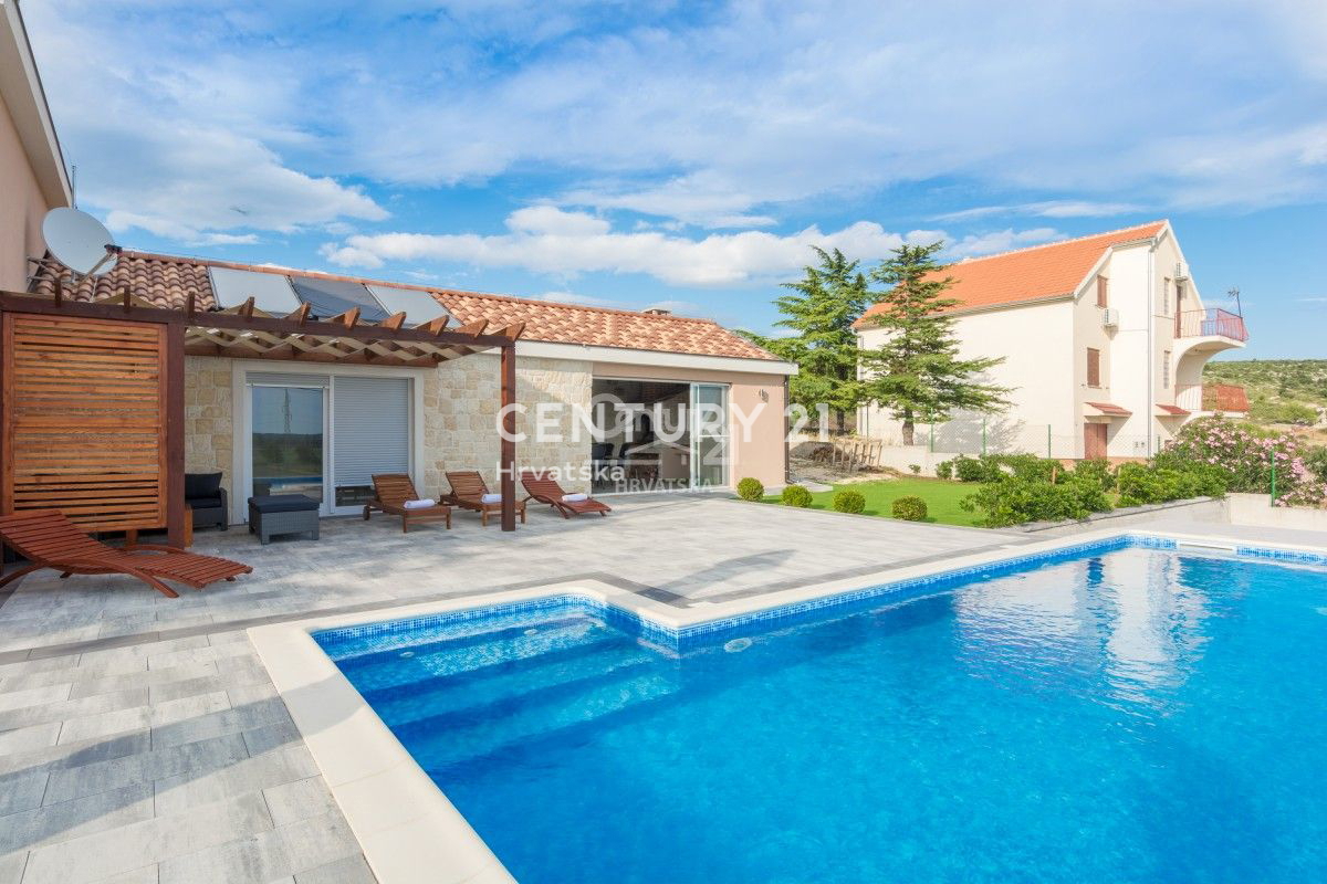 POLAČA, CASA CON PISCINA, VISTA SPLENDIDA, ARREDATA, SUBITO ABITABILE, GARANTISCE OTTIMI REDDITI DAL TURISMO