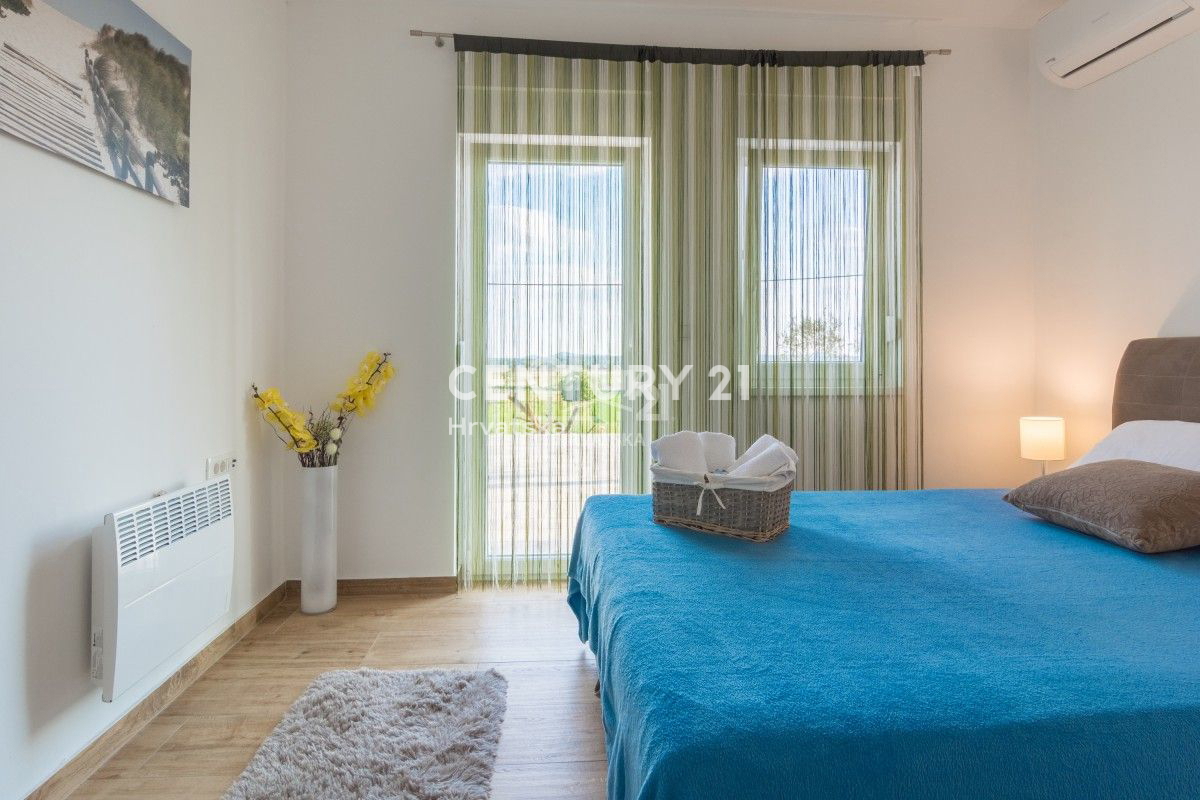 POLAČA, CASA CON PISCINA, VISTA SPLENDIDA, ARREDATA, SUBITO ABITABILE, GARANTISCE OTTIMI REDDITI DAL TURISMO