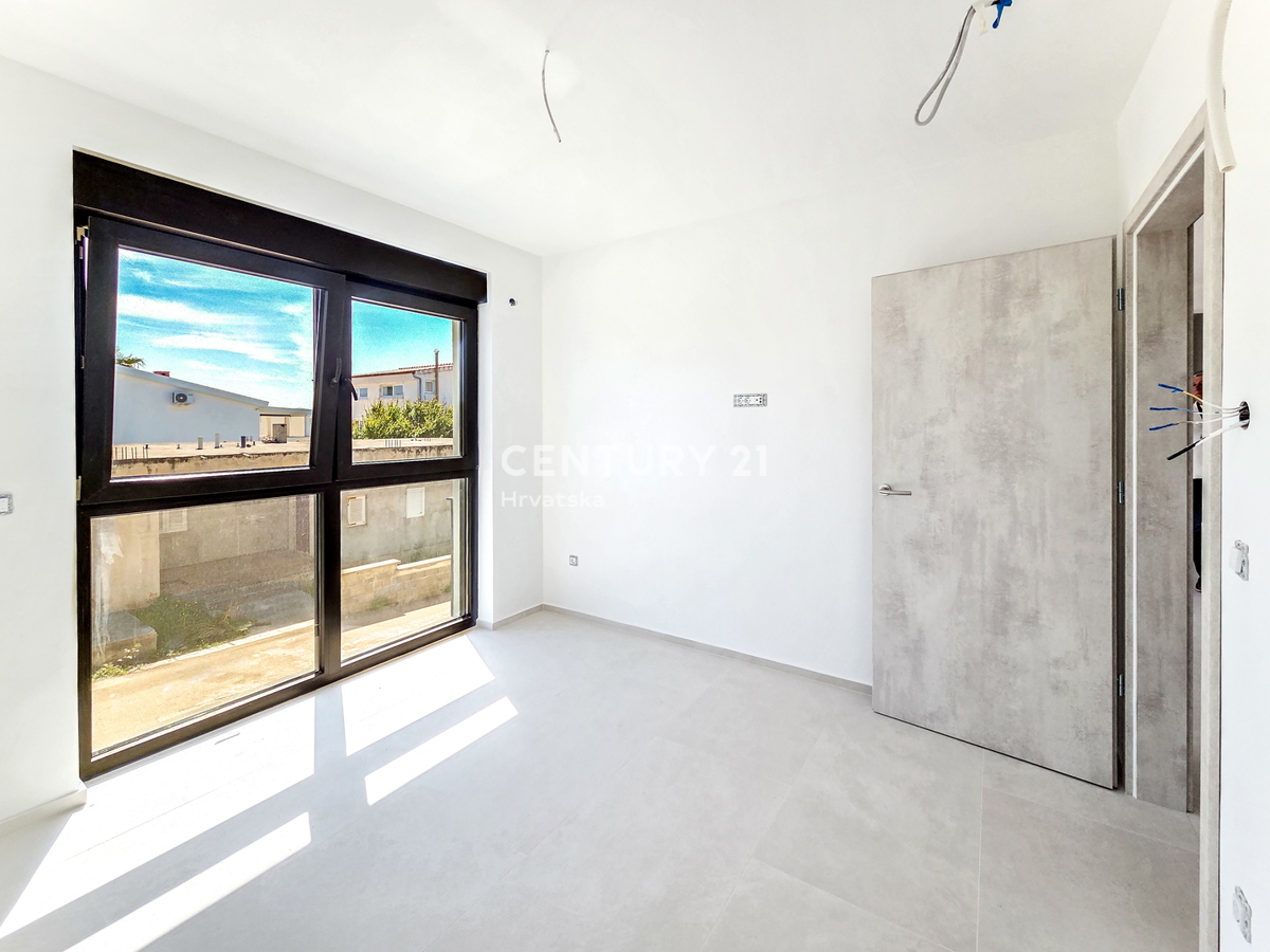 VIR, Lato sud dell'isola, 45 m dal mare - appartamento 3.5 locali - 91,83 m2