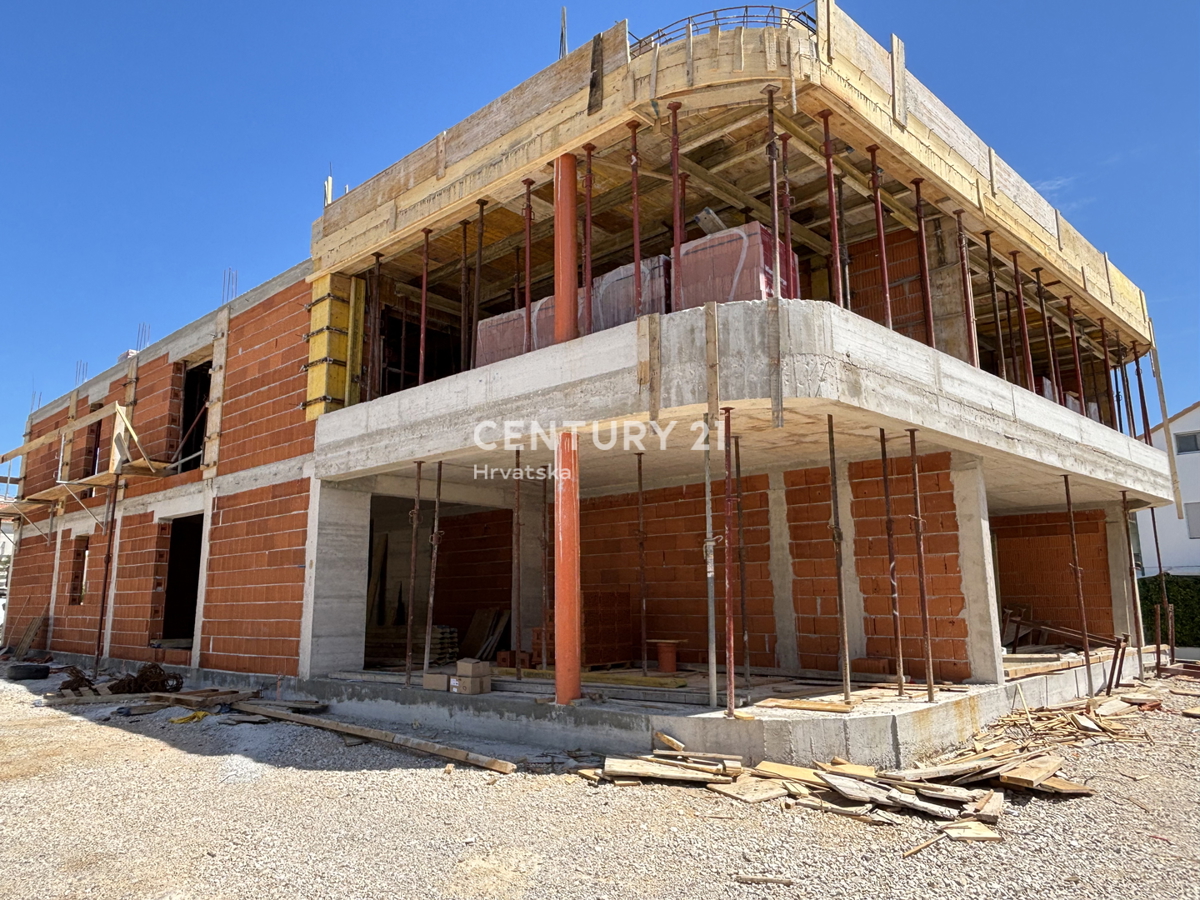 Vodice, appartamento con due camere da letto a pochi minuti dal mare