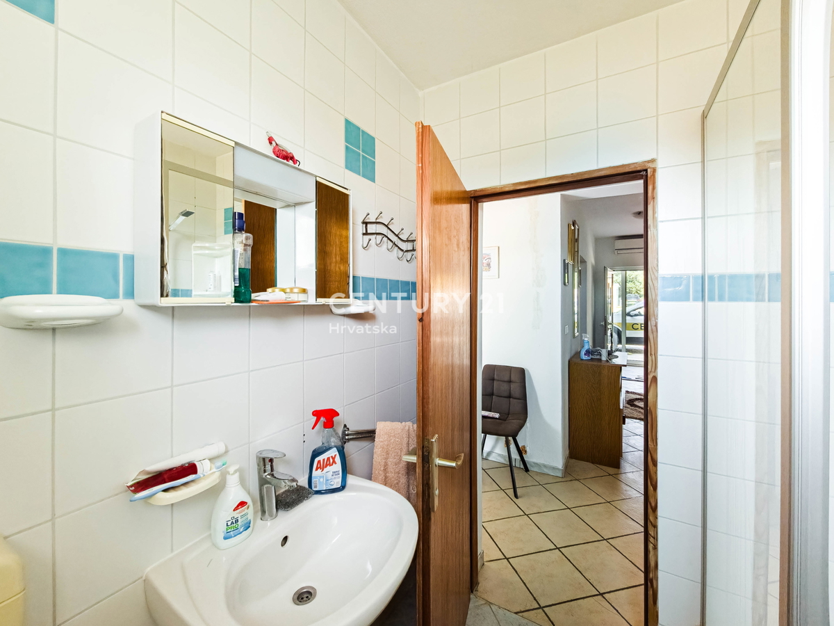 VIR, CASA CON 3 APPARTAMENTI, A 350 M DAL MARE, SUBITO ABITABILE