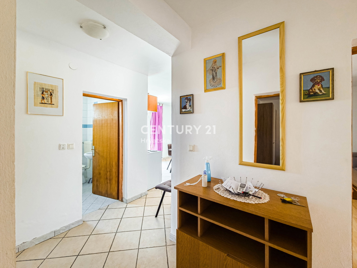 VIR, CASA CON 3 APPARTAMENTI, A 350 M DAL MARE, SUBITO ABITABILE