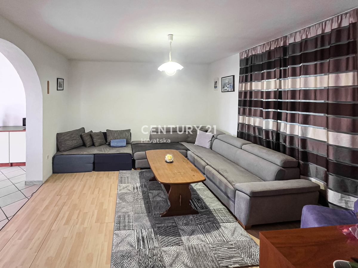 VIR, CASA CON 3 APPARTAMENTI, A 350 M DAL MARE, SUBITO ABITABILE