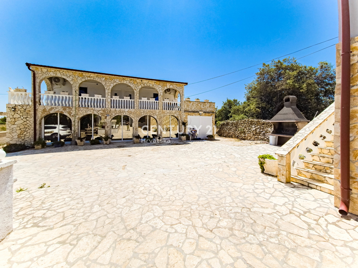 VIR, CASA CON 3 APPARTAMENTI, A 350 M DAL MARE, SUBITO ABITABILE