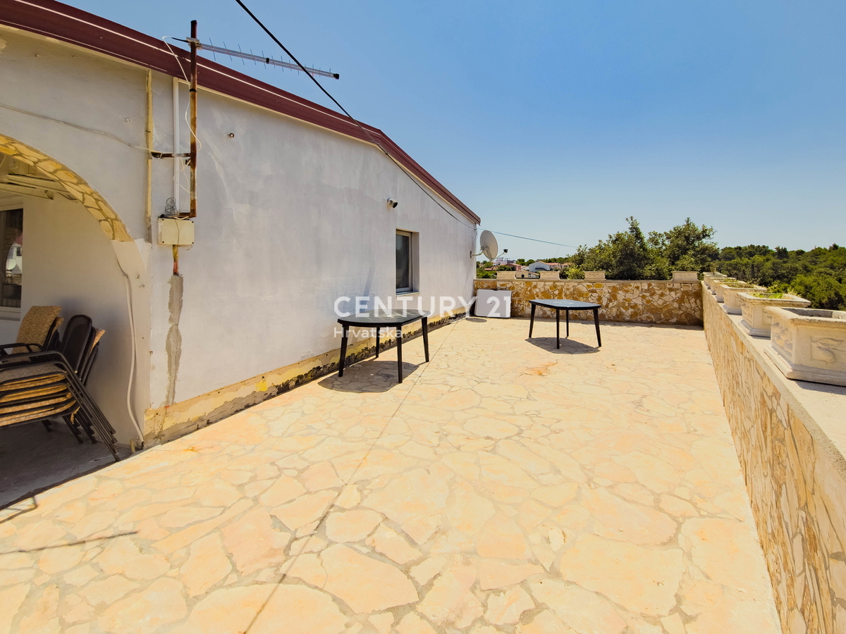 VIR, CASA CON 3 APPARTAMENTI, A 350 M DAL MARE, SUBITO ABITABILE