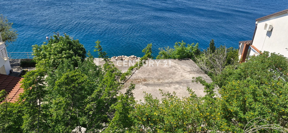 Lugovo Šugarje - Barić Drage - terreno fronte mare, con costruzione avviata e concessione edilizia