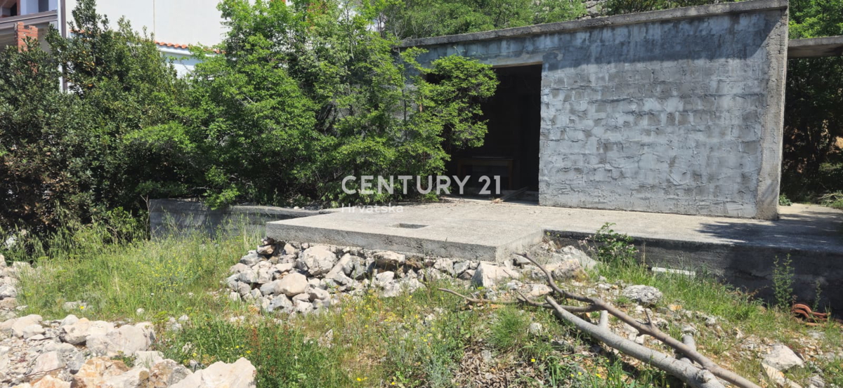 Lugovo Šugarje - Barić Drage - terreno fronte mare, con costruzione avviata e concessione edilizia